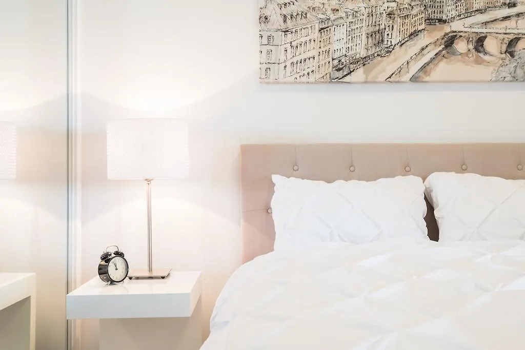 Downtown Luxury Lakeview Condo Apartment Toronto