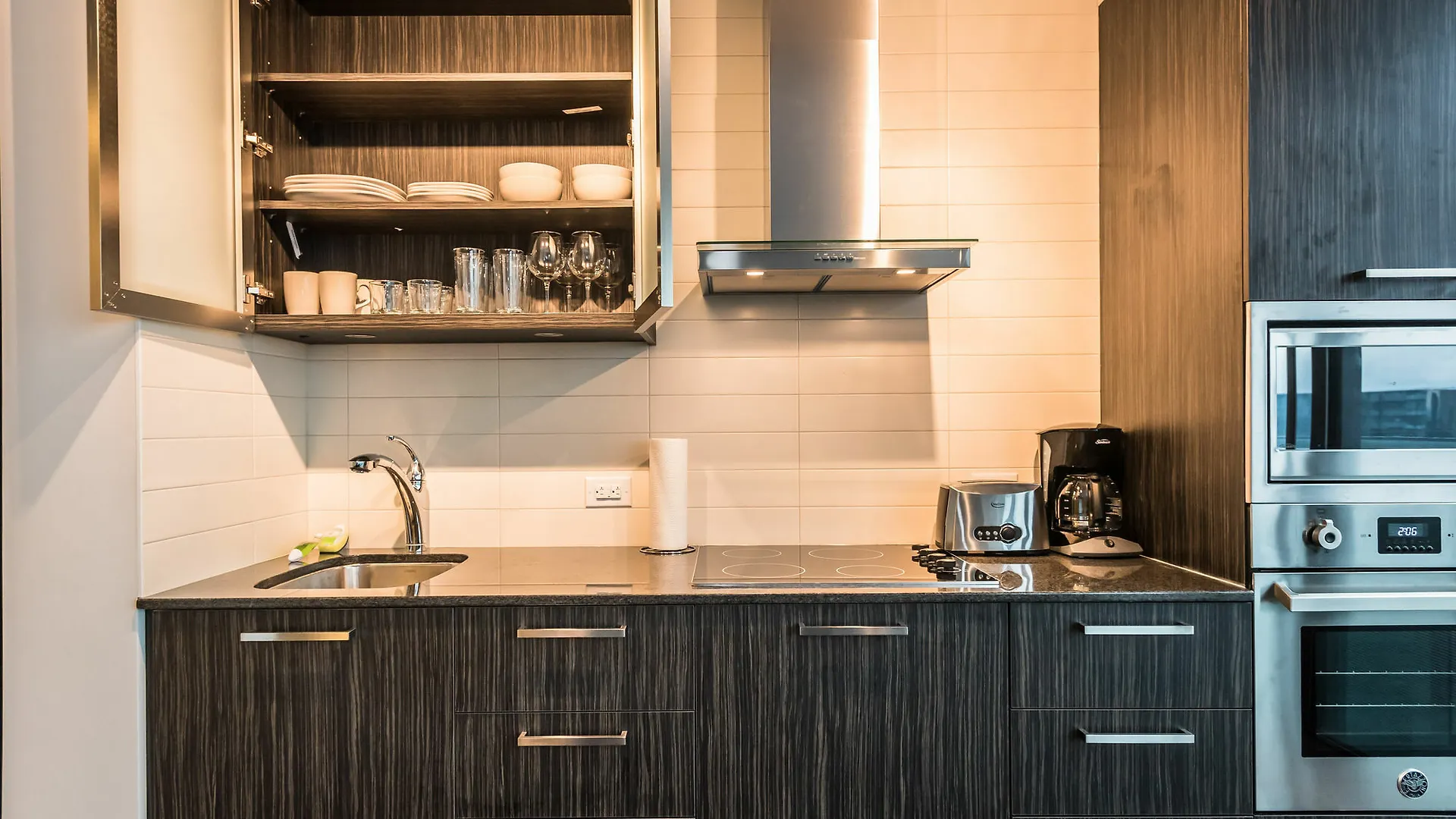 Apartment Downtown Luxury Lakeview Condo Canada