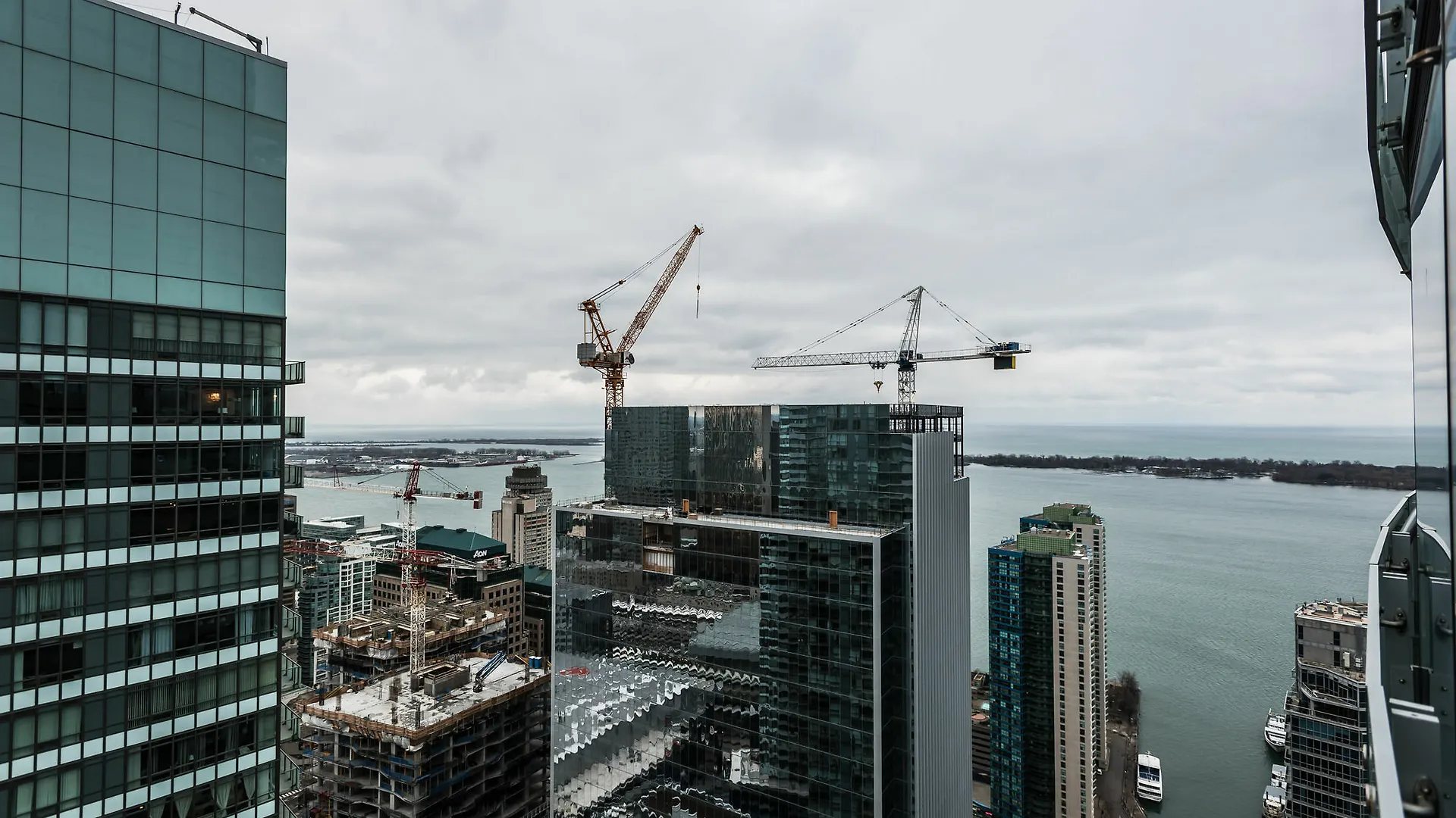 Apartment Downtown Luxury Lakeview Condo
